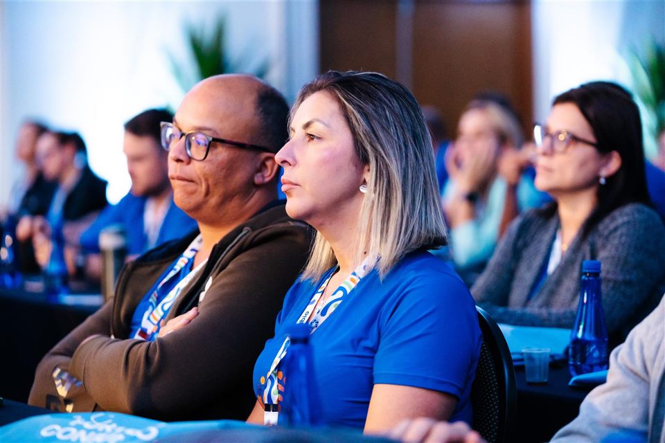 Participantes acompanhando a convenção GBIO